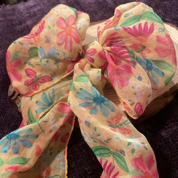 Scarf / lightweight and can be worn several ways to add “pop” to an outfit/ EUC - Picture 3 of 5